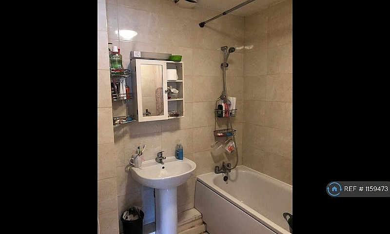 2 Bedroom Flat In Or...