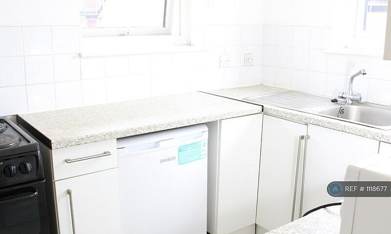 1 Bedroom Flat In Is...
