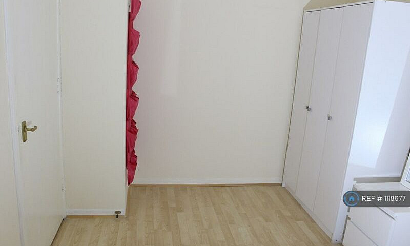 1 Bedroom Flat In Is...