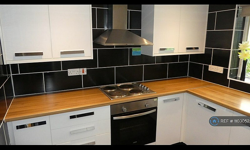 3 Bedroom Flat In **...
