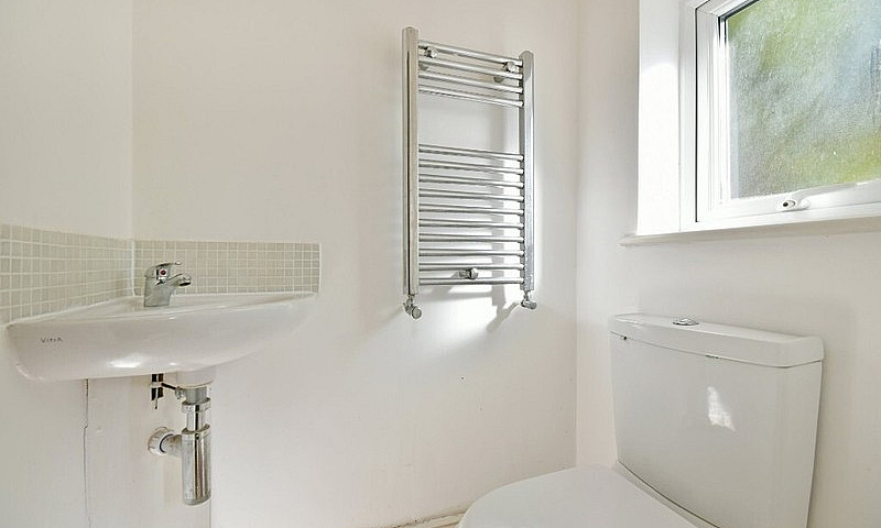 2 Bed Flat Seconds T...