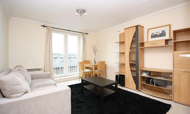 1 Bedroom Flat In Mi...