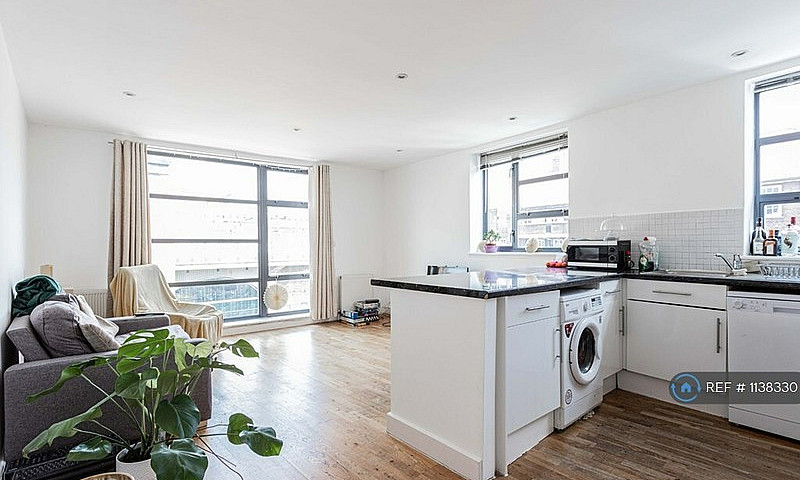 2 Bedroom Flat In Wa...