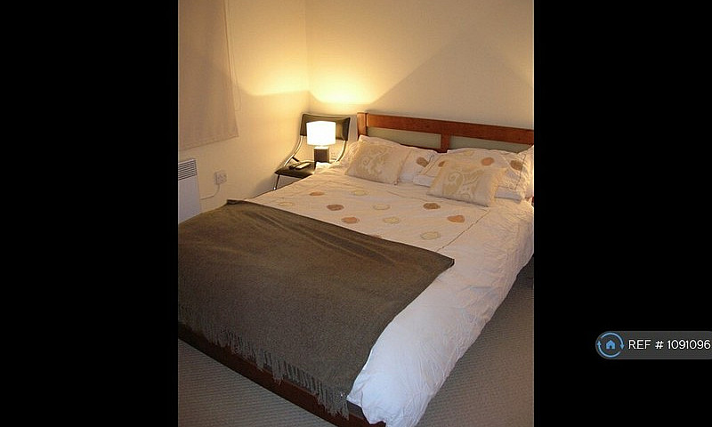 1 Bedroom Flat In Ce...