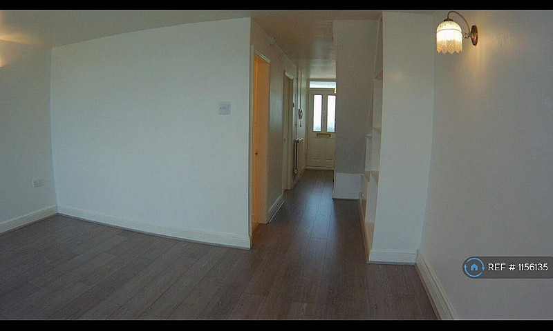 3 Bedroom Flat In Bo...