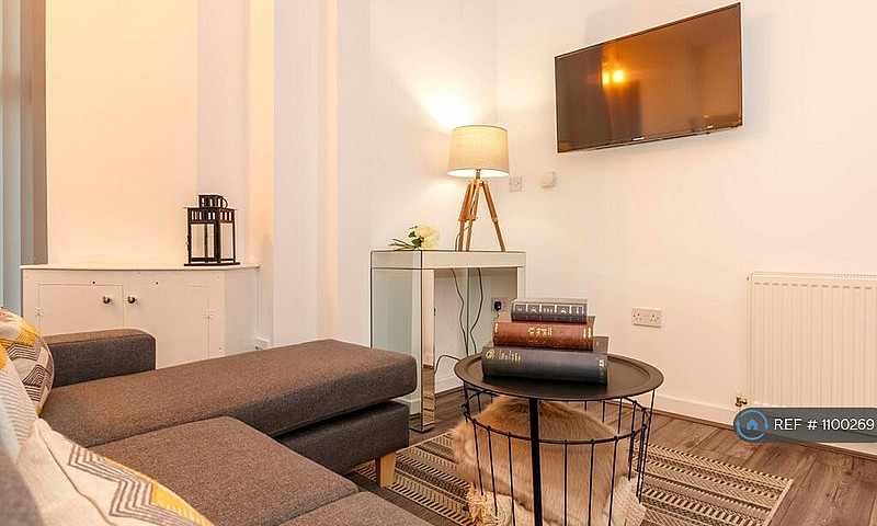 3 Bedroom Flat In Hu...
