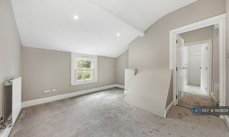 2 Bedroom Flat In Mi...