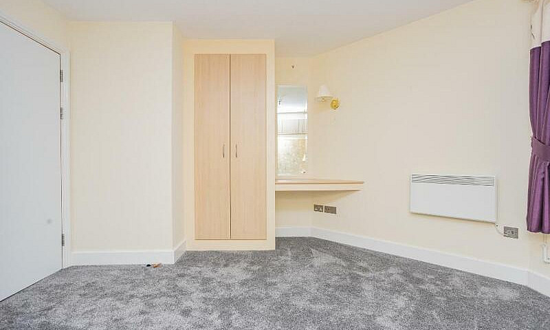 2 Bedroom Flat In Ed...