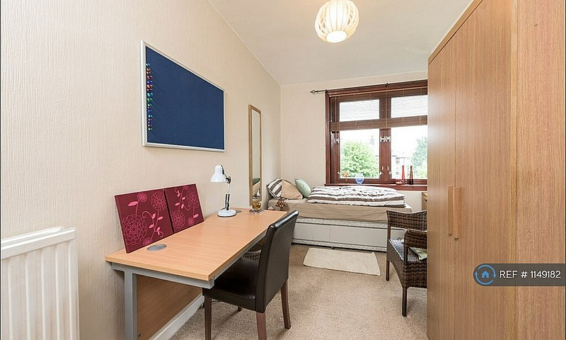 2 Bedroom Flat In Sc...