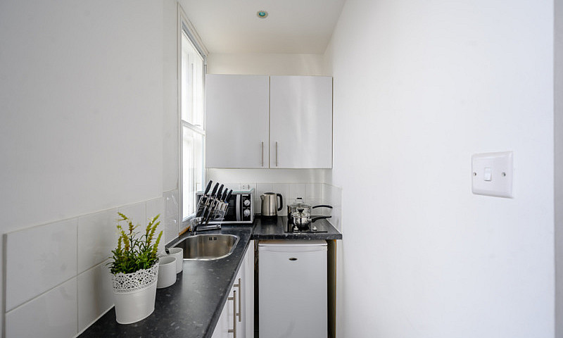 Studio Flat In Hill ...