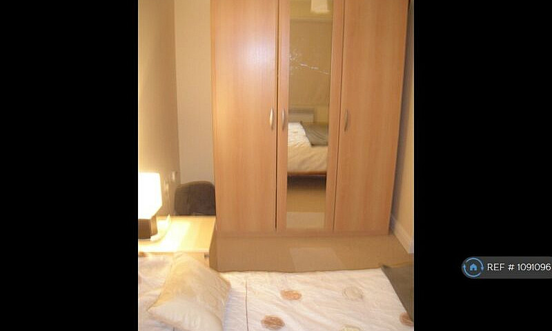 1 Bedroom Flat In Ce...