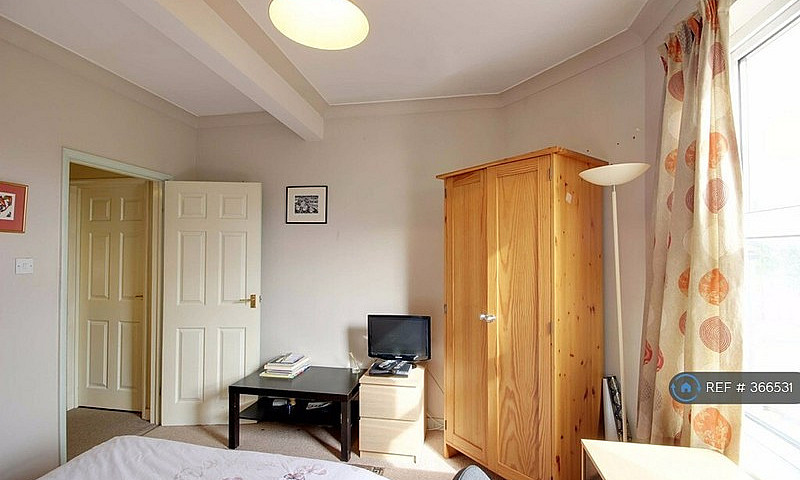 1 Bedroom In Leytons...