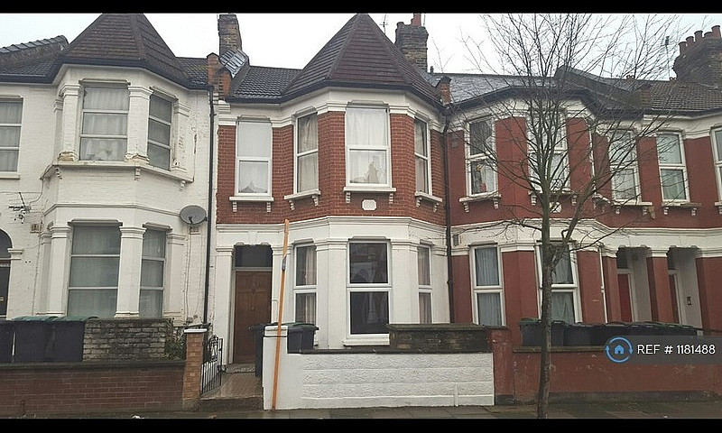 2 Bedroom Flat In Tu...