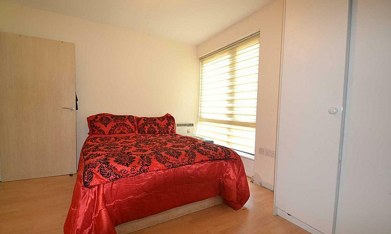 2 Bedroom Flat In Tr...
