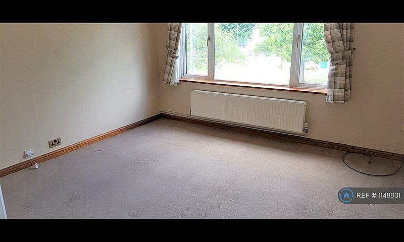 2 Bedroom Flat In St...