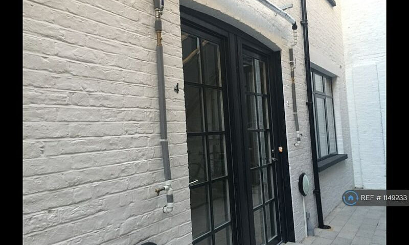 1 Bedroom Flat In Wo...