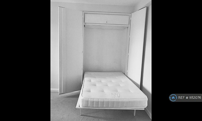 Studio Flat In Langf...