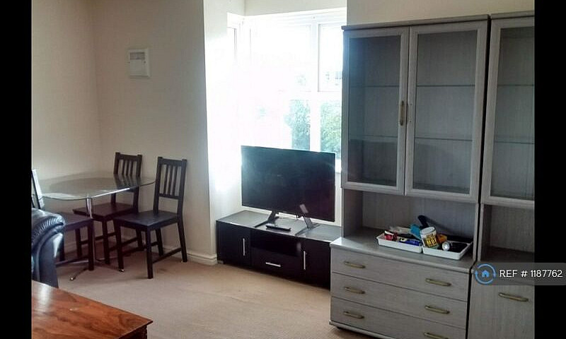 2 Bedroom Flat In Be...