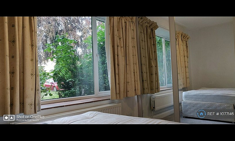 1 Bedroom Flat In Su...