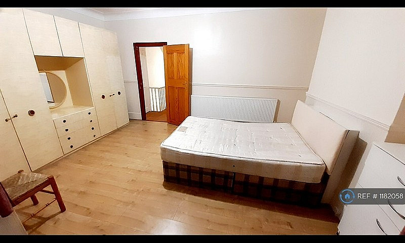 4 Bedroom House In R...