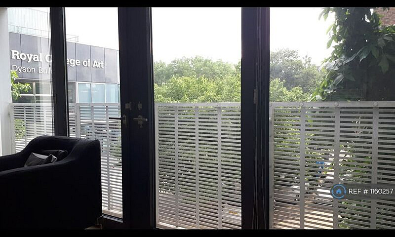 2 Bedroom Flat In He...