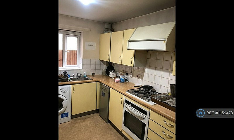2 Bedroom Flat In Or...