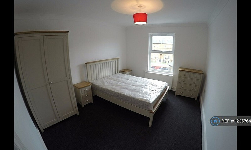 3 Bedroom Flat In Br...