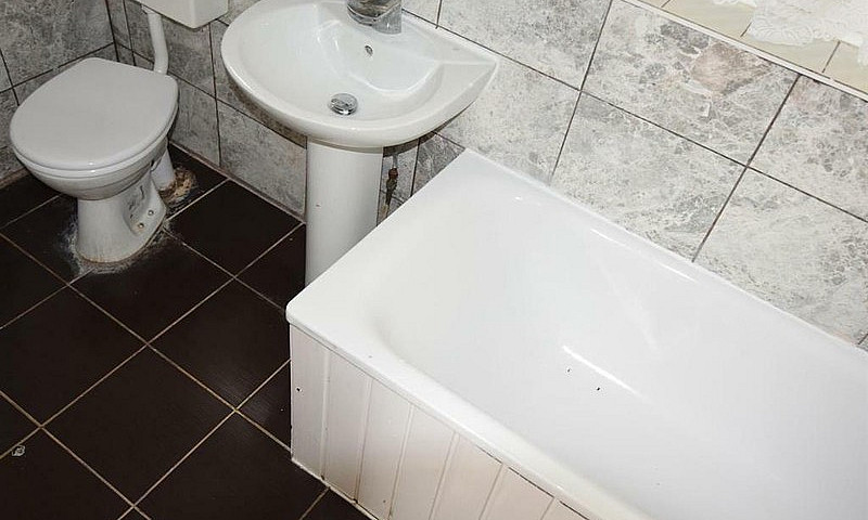 3 Bedroom House In H...