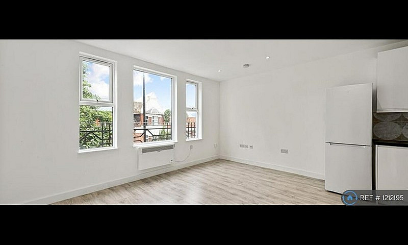 2 Bedroom Flat In Ce...