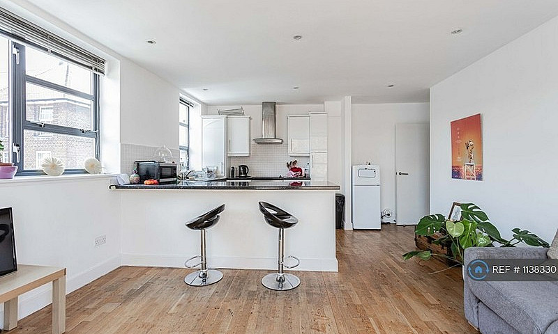 2 Bedroom Flat In Wa...