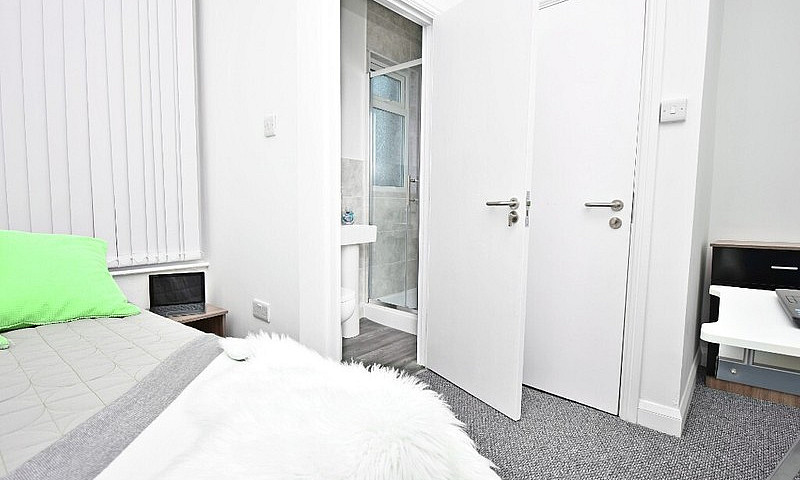 Lancaster 4 Bed Hmo ...