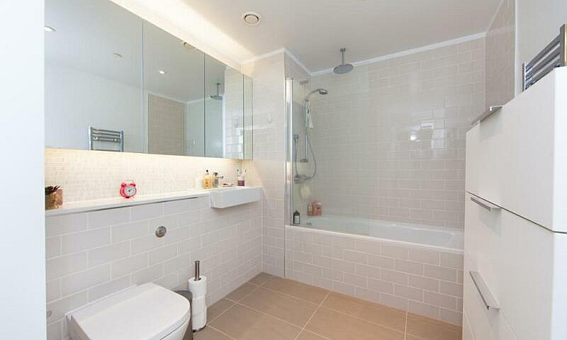 1 Bedroom Flat In Ma...