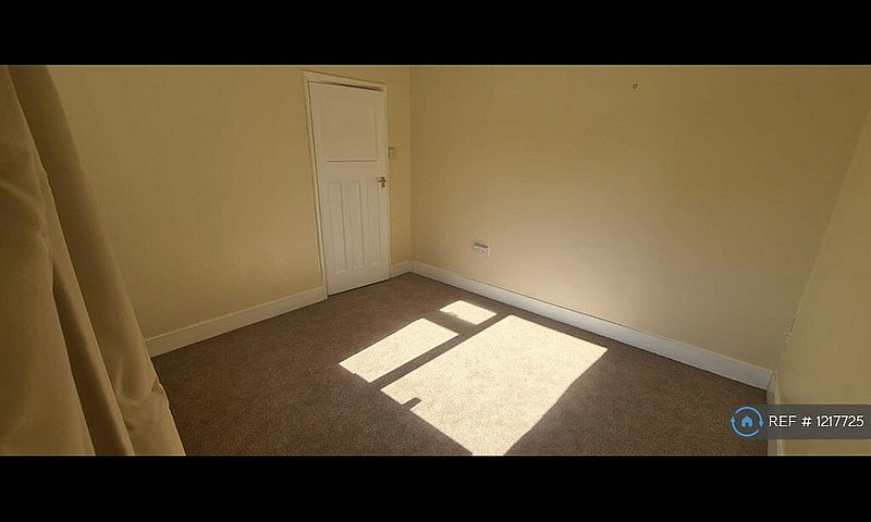 2 Bedroom House In G...