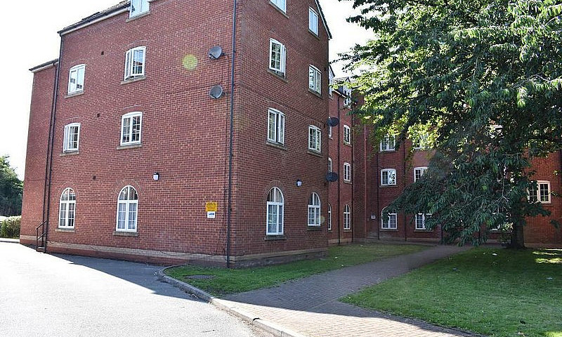 1 Bedroom Flat In Ma...