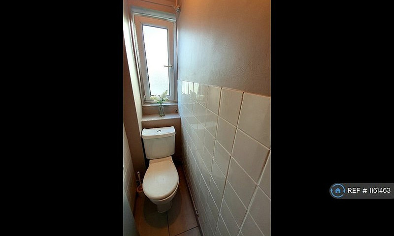 3 Bedroom Flat In Br...