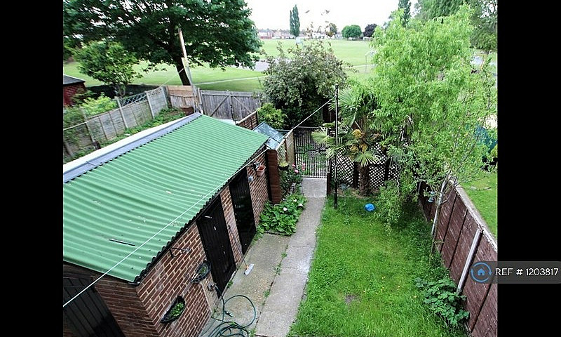3 Bedroom House In O...