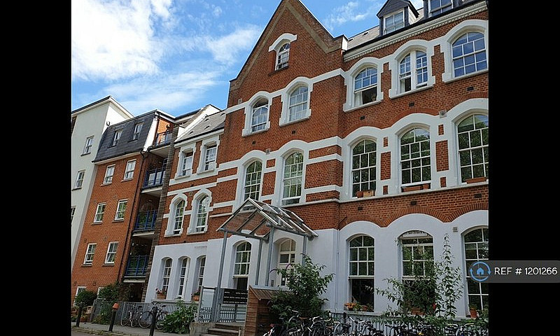 2 Bedroom Flat In Al...