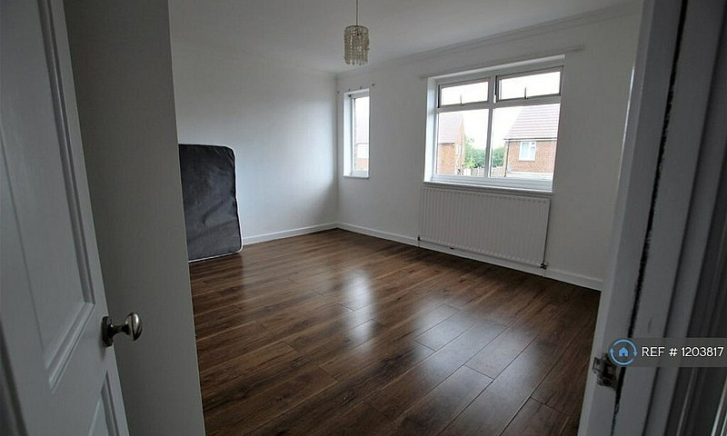 3 Bedroom House In O...