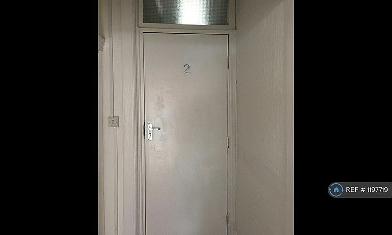 1 Bedroom Flat In Fu...
