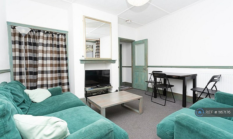 4 Bedroom House In H...