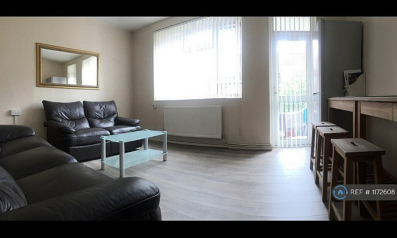 1 Bedroom In Solande...
