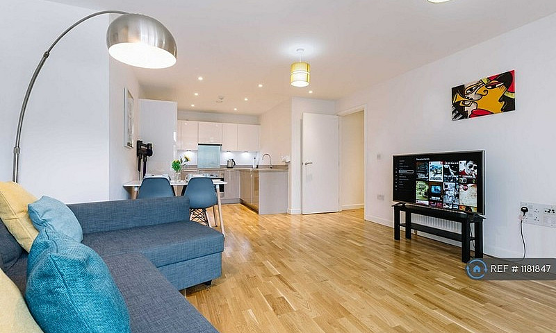 2 Bedroom Flat In Cr...