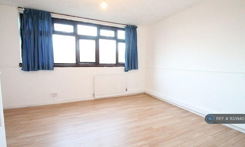 3 Bedroom Flat In Ro...