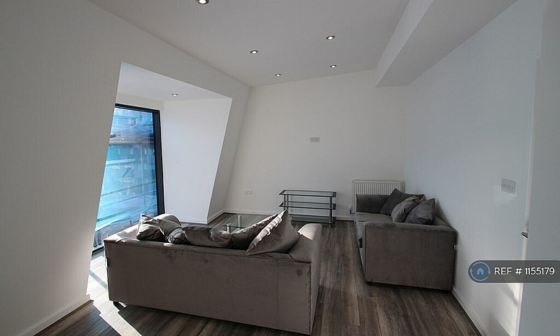 2 Bedroom Flat In Ir...