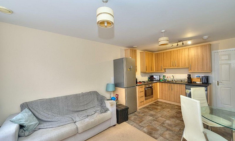 1 Bedroom Flat In Ca...