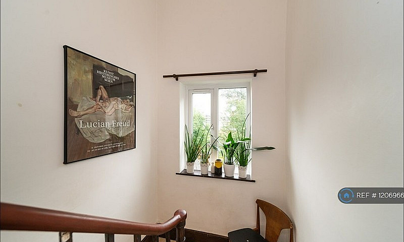 2 Bedroom Flat In Ca...