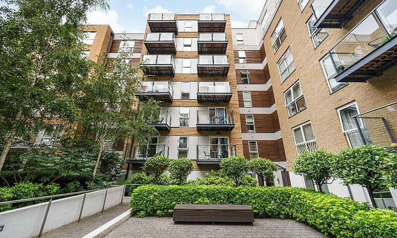 3 Bedroom Flat In Na...