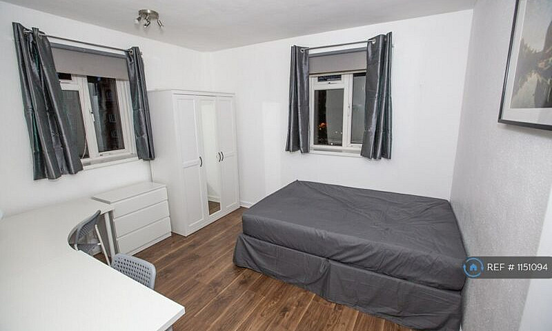 4 Bedroom Flat In Cr...