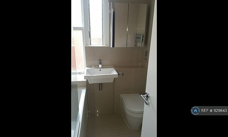 1 Bedroom Flat In He...