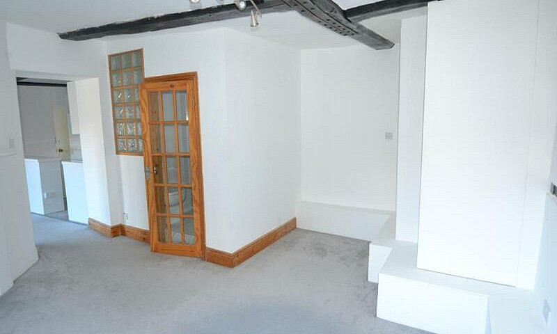 1 Bedroom Flat In 64...